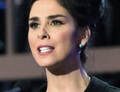 Sarah Silverman und PMDD: Wie die Comedy-Legende über ihre prämenstruelle Dysphorie spricht – und warum Lachen heilen kann